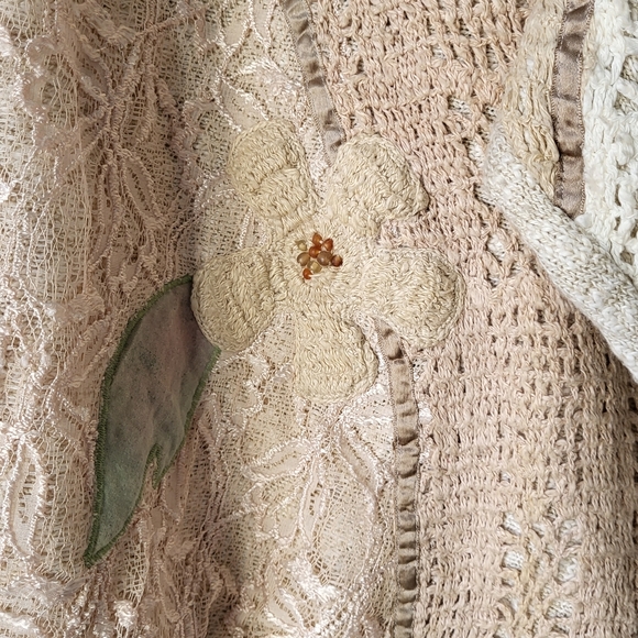 Au contraire vintage tan knit crochet lace flower front crew neck sweater Sz M - Picture 4 of 16